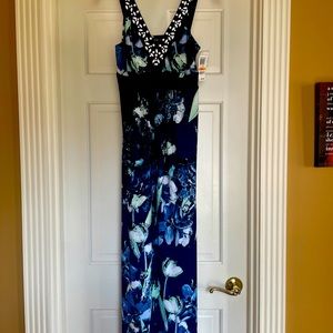NWT Style& co. Womens Sleeveless Maxi Dress. Front v-neck has white beading.